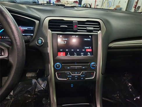 Used 2018 Ford Fusion SE w/ Fusion SE Technology Package image 33