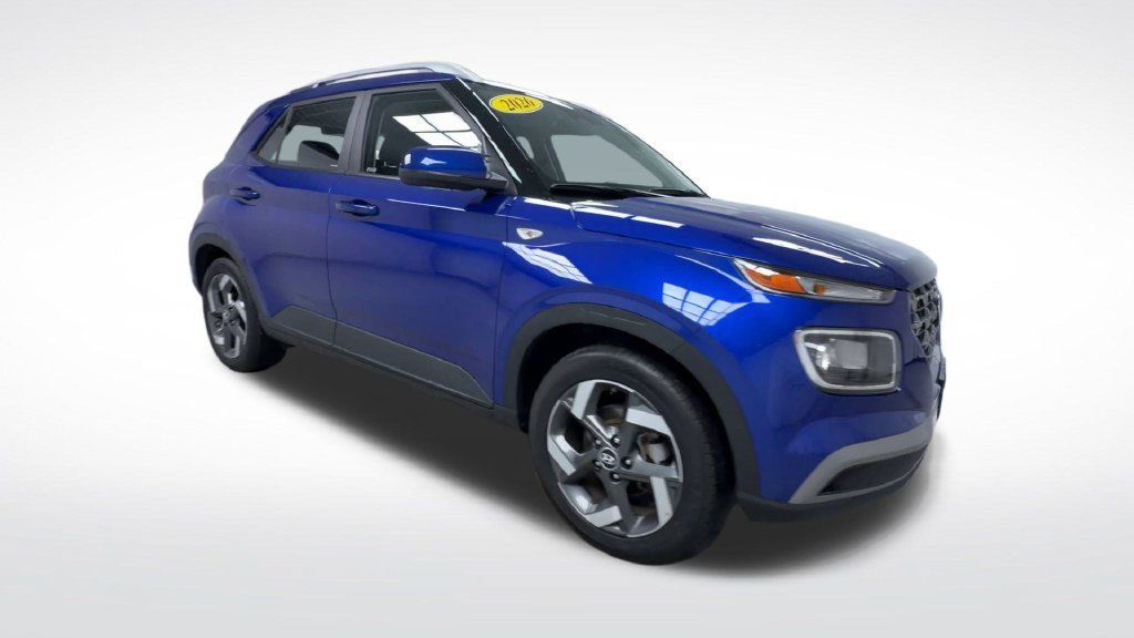 Used 2026 Hyundai Venue SEL FWD image 2