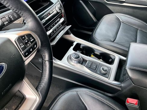 Used 2023 Ford Explorer Limited image 21