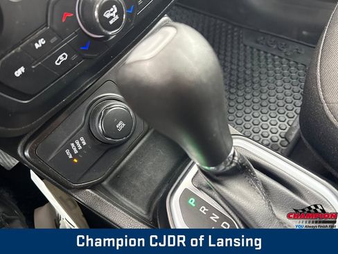 Used 2023 Jeep Renegade Latitude image 26