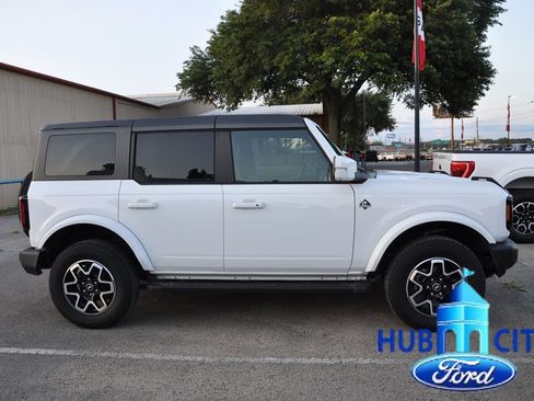 Used 2024 Ford Bronco Outer Banks AWD/4WD image 6