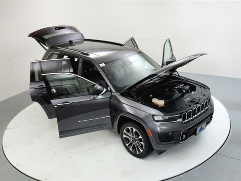 Used 2022 Jeep Grand Cherokee Overland w/ Luxury Tech Group IV image 20