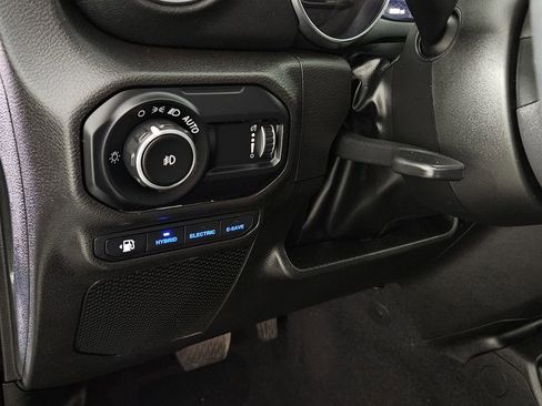 Used 2023 Jeep Wrangler Unlimited Sahara AWD/4WD image 25