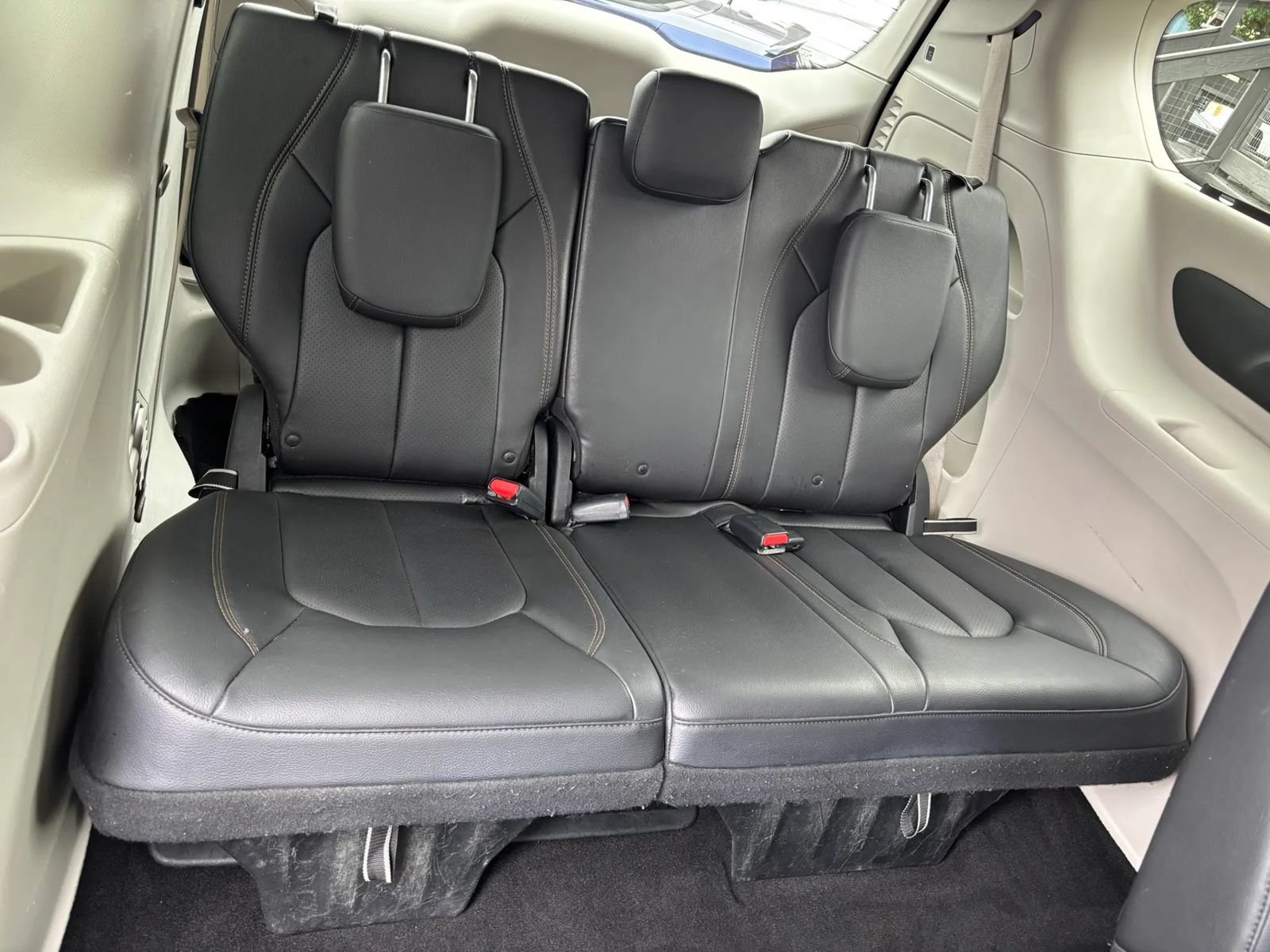 Used 2018 Chrysler Pacifica Touring-L FWD image 15