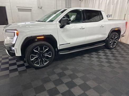 Used 2025 GMC Sierra EV Denali image 5