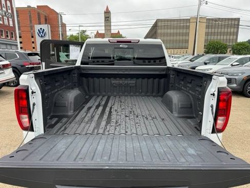 Used 2025 GMC Sierra 1500 SLE w/ X31 Off-Road Package AWD/4WD image 9