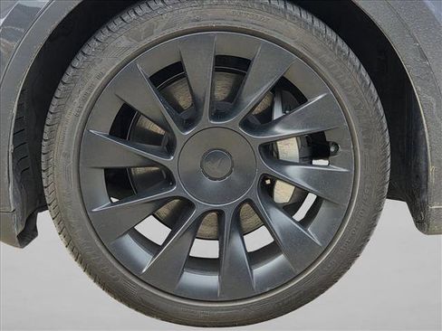 Used 2023 Tesla Model Y Long Range image 9