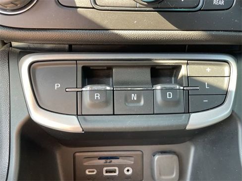 Used 2024 GMC Terrain SLT image 15