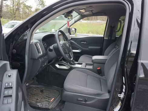 Used 2024 Nissan Frontier SV w/ Technology Package image 2