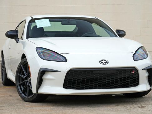 Used 2023 Toyota GR86 Premium w/ ALL Weather Mat Package (TMS) RWD image 2