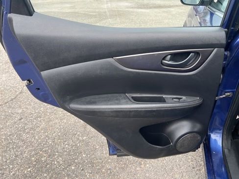 Used 2020 Nissan Rogue Sport S image 18