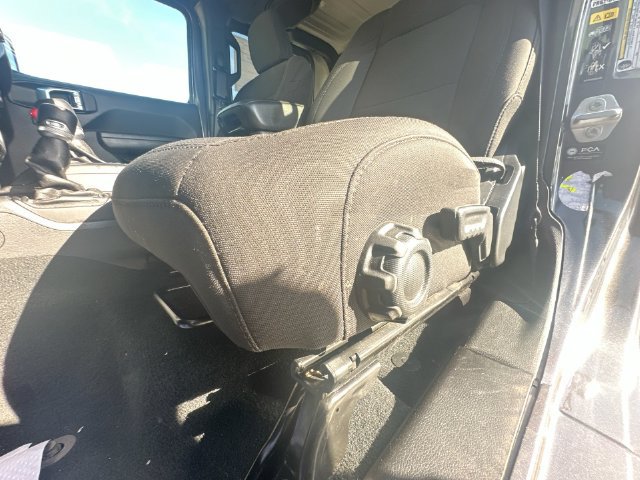 Certified 2022 Jeep Gladiator Sport AWD/4WD image 15