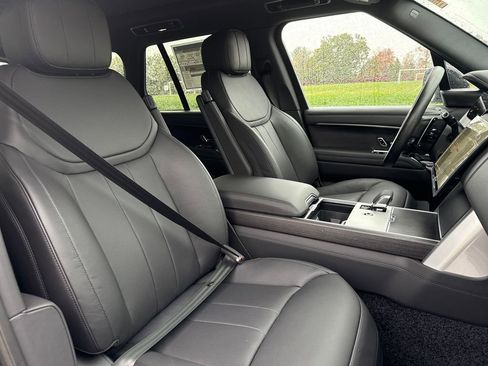 New 2025 Land Rover Range Rover SE image 16