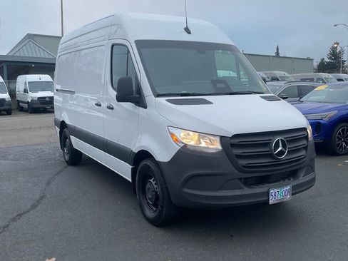 Used 2025 Mercedes-Benz Sprinter 2500 image 1