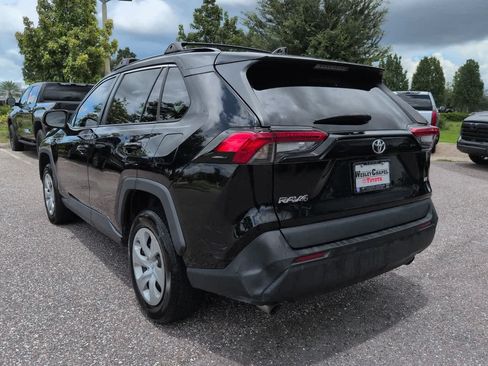 Used 2021 Toyota RAV4 LE FWD image 4