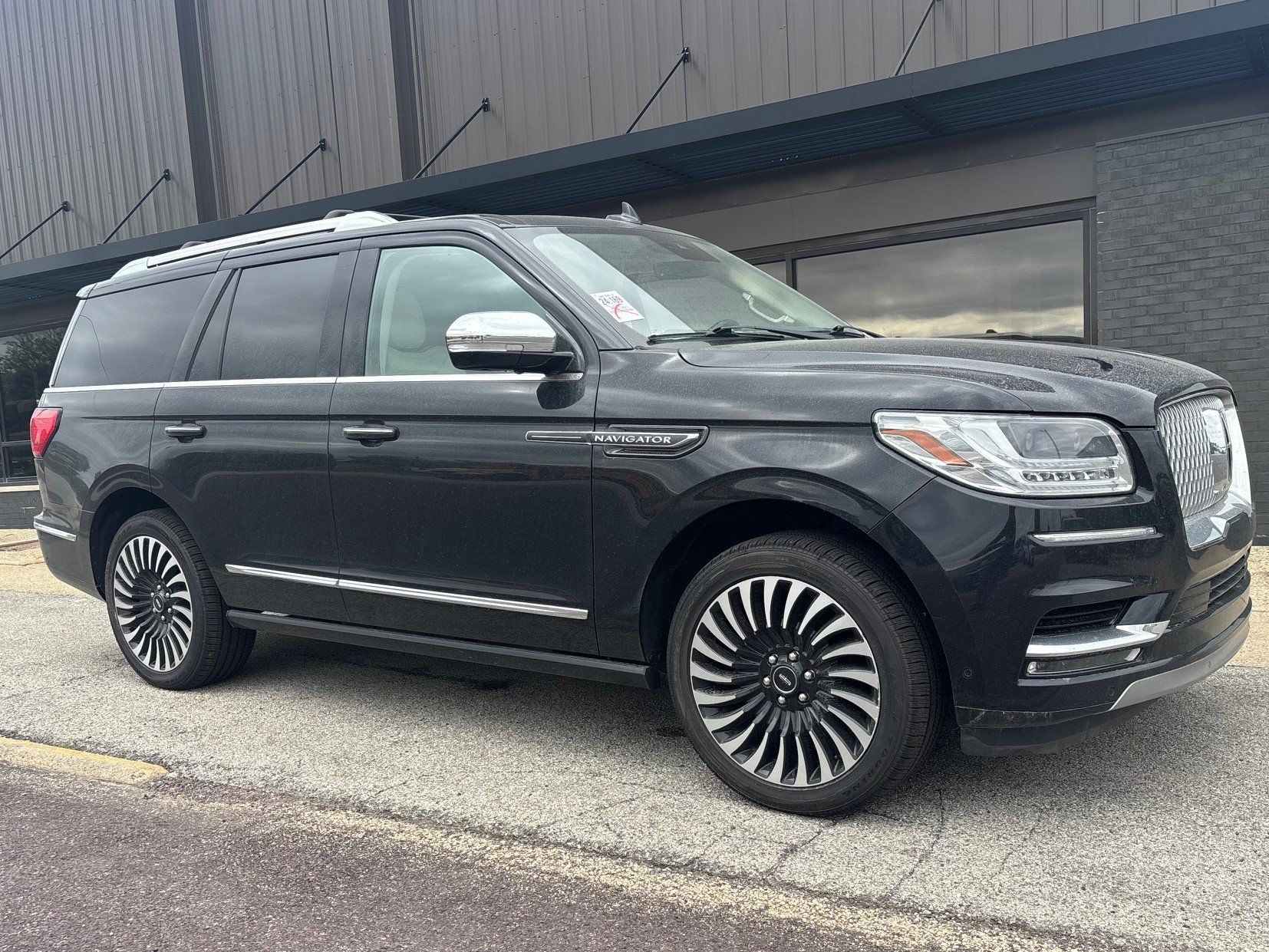 Used 2021 Lincoln Navigator Black Label w/ Cargo Convenience Package AWD/4WD image 3