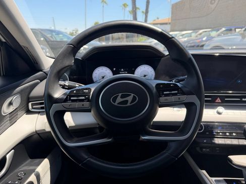 Used 2025 Hyundai Elantra Limited FWD image 28