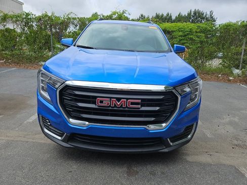 Used 2024 GMC Terrain SLE w/ Driver Convenience Package FWD image 3