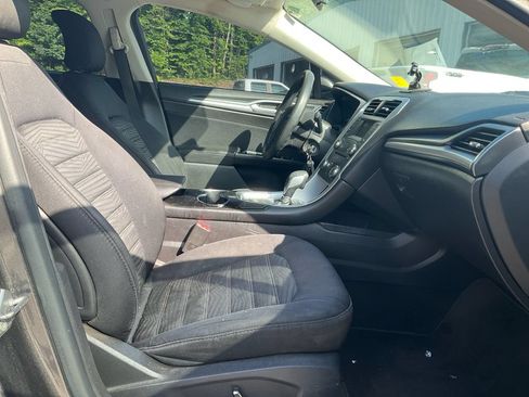 Used 2016 Ford Fusion SE FWD image 12