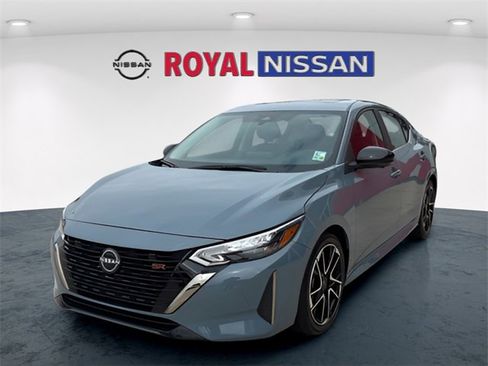 Used 2024 Nissan Sentra SR w/ SR Premium Package image 3