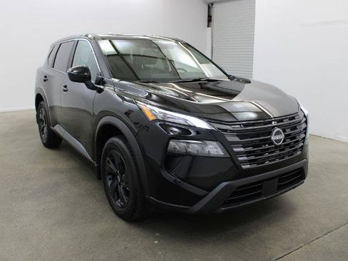 Certified 2026 Nissan Rogue SV FWD image 6