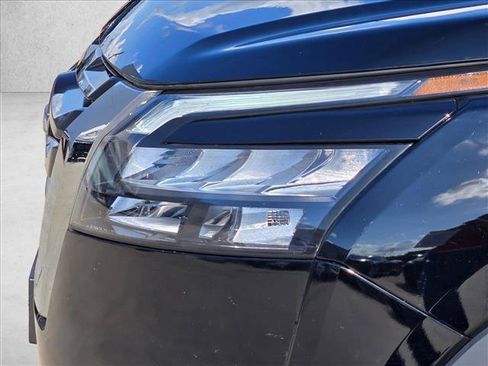 Used 2025 Nissan Pathfinder SV FWD image 9