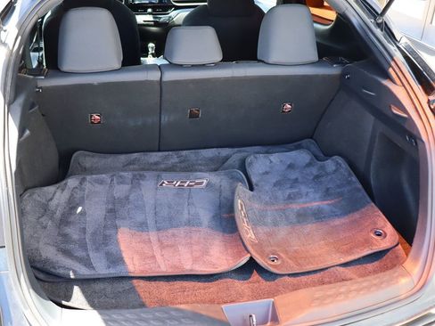 Used 2018 Toyota C-HR XLE FWD image 25