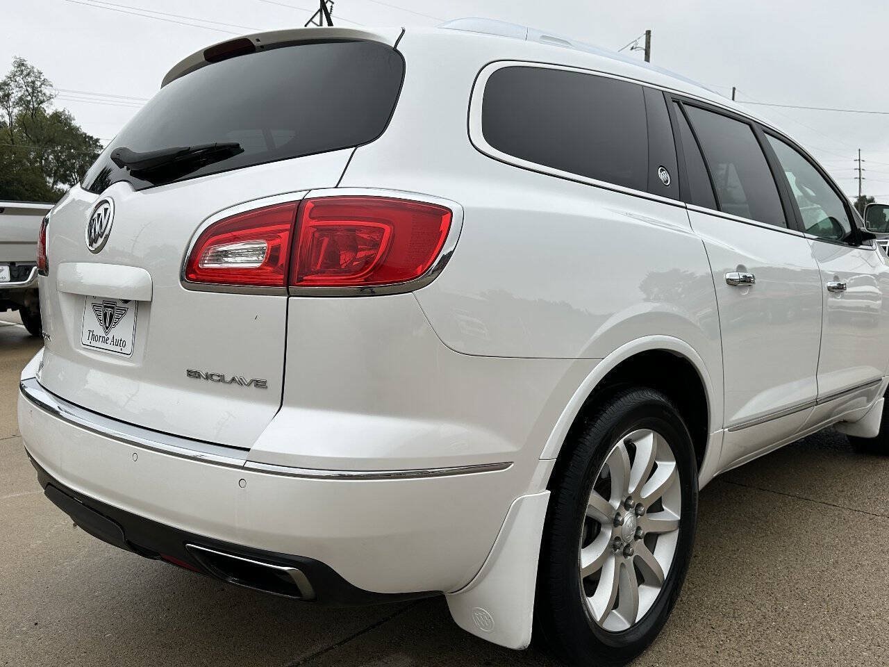 Used 2016 Buick Enclave Premium w/ Experience Buick Package FWD image 8