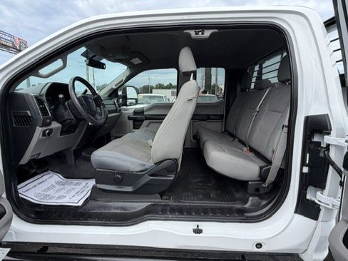 Used 2018 Ford F250 XL w/ Power Equipment Group AWD/4WD image 13