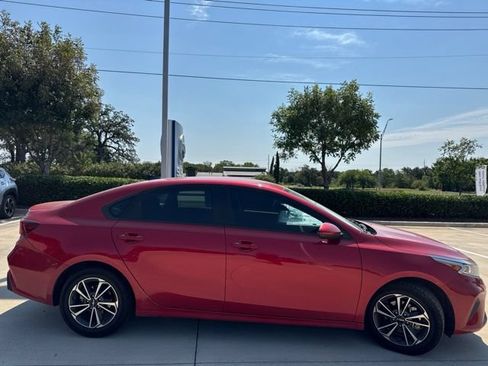 Used 2023 Kia Forte LXS FWD image 2