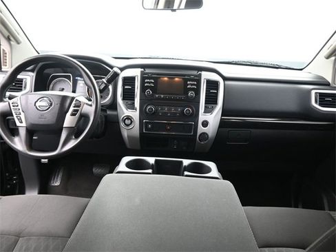 Used 2018 Nissan Titan SV image 28