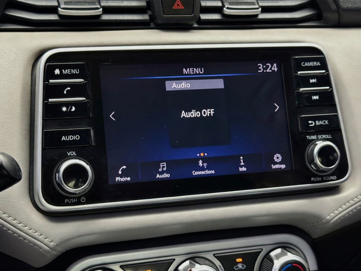 Used 2020 Nissan Versa SV FWD image 9