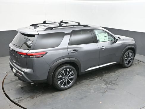 New 2026 Nissan Pathfinder Platinum FWD image 38