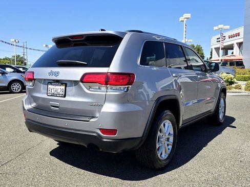 Used 2021 Jeep Grand Cherokee Laredo image 4