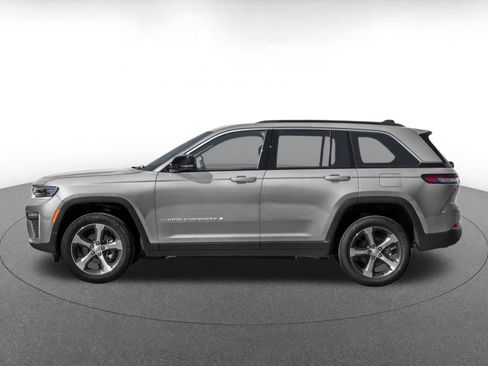 Used 2026 Jeep Grand Cherokee Limited AWD/4WD image 3