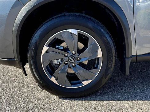 Certified 2024 Nissan Rogue SV image 7