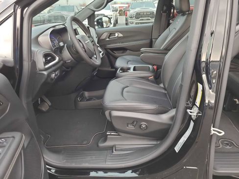 New 2026 Chrysler Pacifica Select w/ S Appearance Package image 19