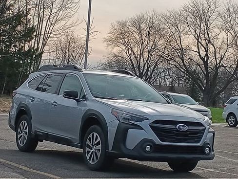 Used 2025 Subaru Outback Premium image 1
