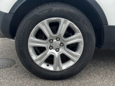 Used 2018 Land Rover Range Rover Evoque SE Premium image 11