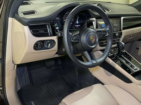 Certified 2026 Porsche Macan AWD/4WD image 16