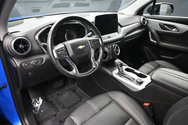 Used 2024 Chevrolet Blazer LT w/ Sound & Technology Package FWD image 11