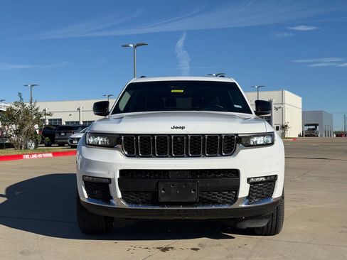 Used 2022 Jeep Grand Cherokee L Limited w/ Luxury Tech Group II image 2