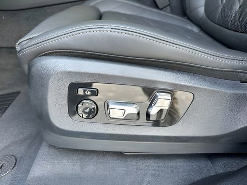 New 2026 BMW X5 xDrive40i w/ M Sport Package AWD/4WD image 11