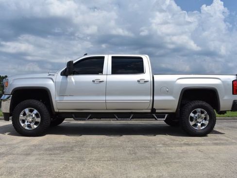 Used 2018 GMC Sierra 2500 SLE w/ Suspension Package, Off-Road AWD/4WD image 7