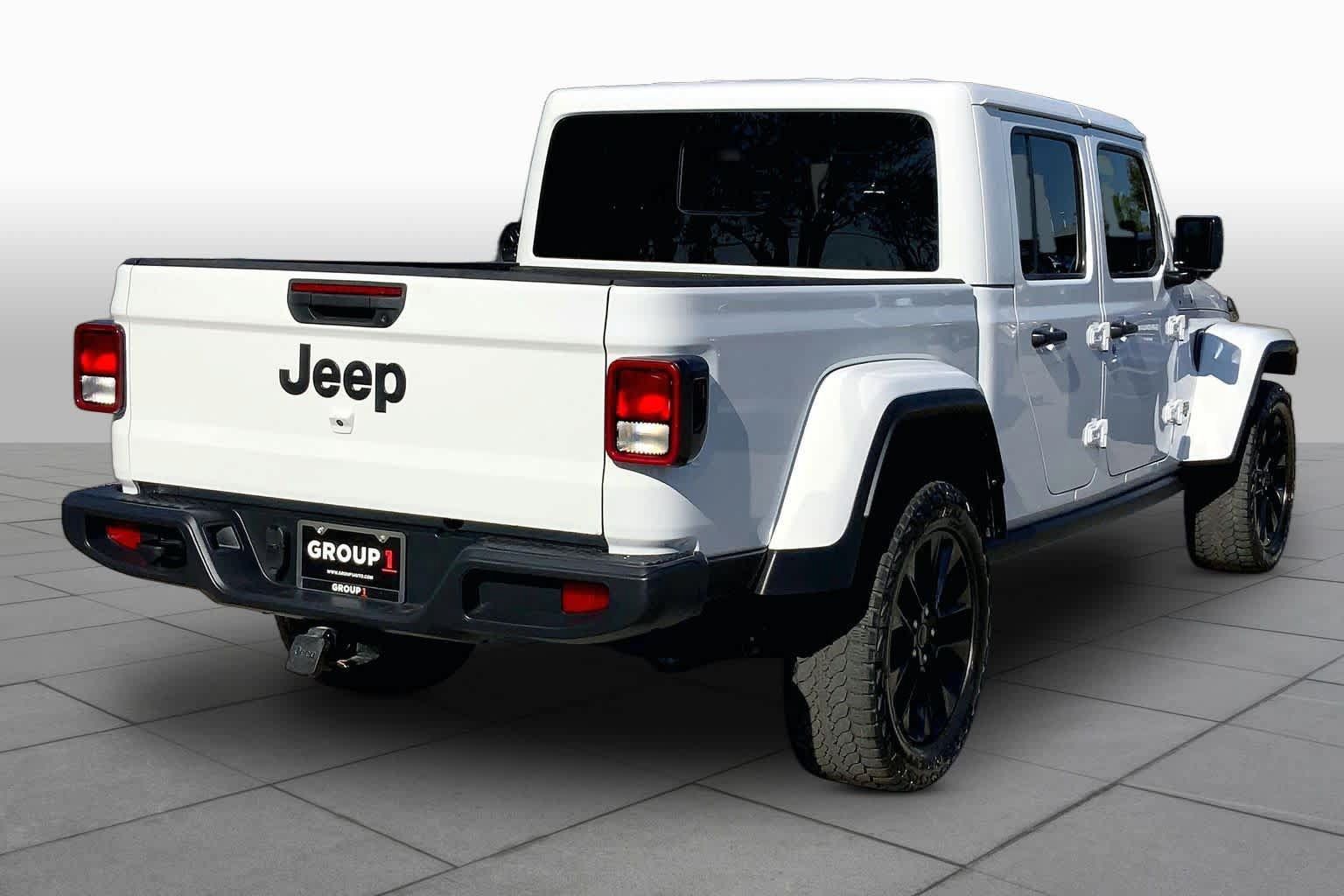 Used 2025 Jeep Gladiator Sport AWD/4WD image 13