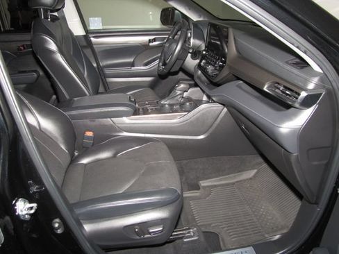 Used 2022 Toyota Highlander Limited FWD image 22