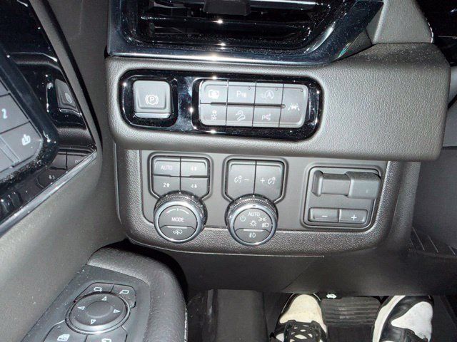 Used 2026 GMC Yukon Denali w/ Denali Reserve Package AWD/4WD image 9