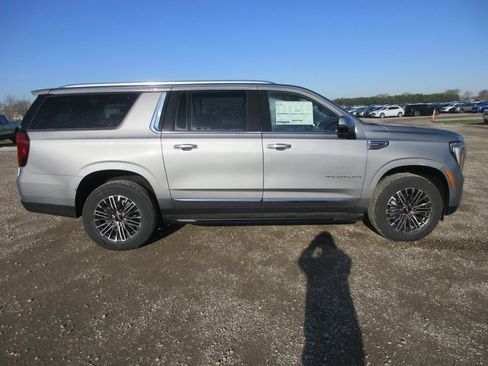 New 2026 GMC Yukon XL Elevation image 3