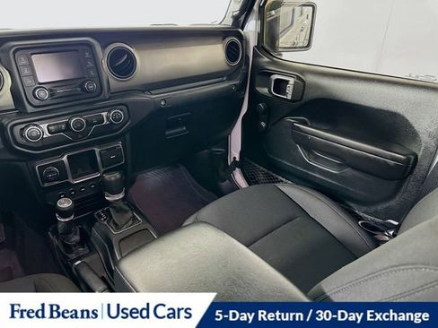 Used 2021 Jeep Gladiator Sport image 24