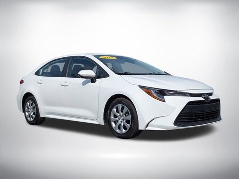 Used 2024 Toyota Corolla LE FWD image 2